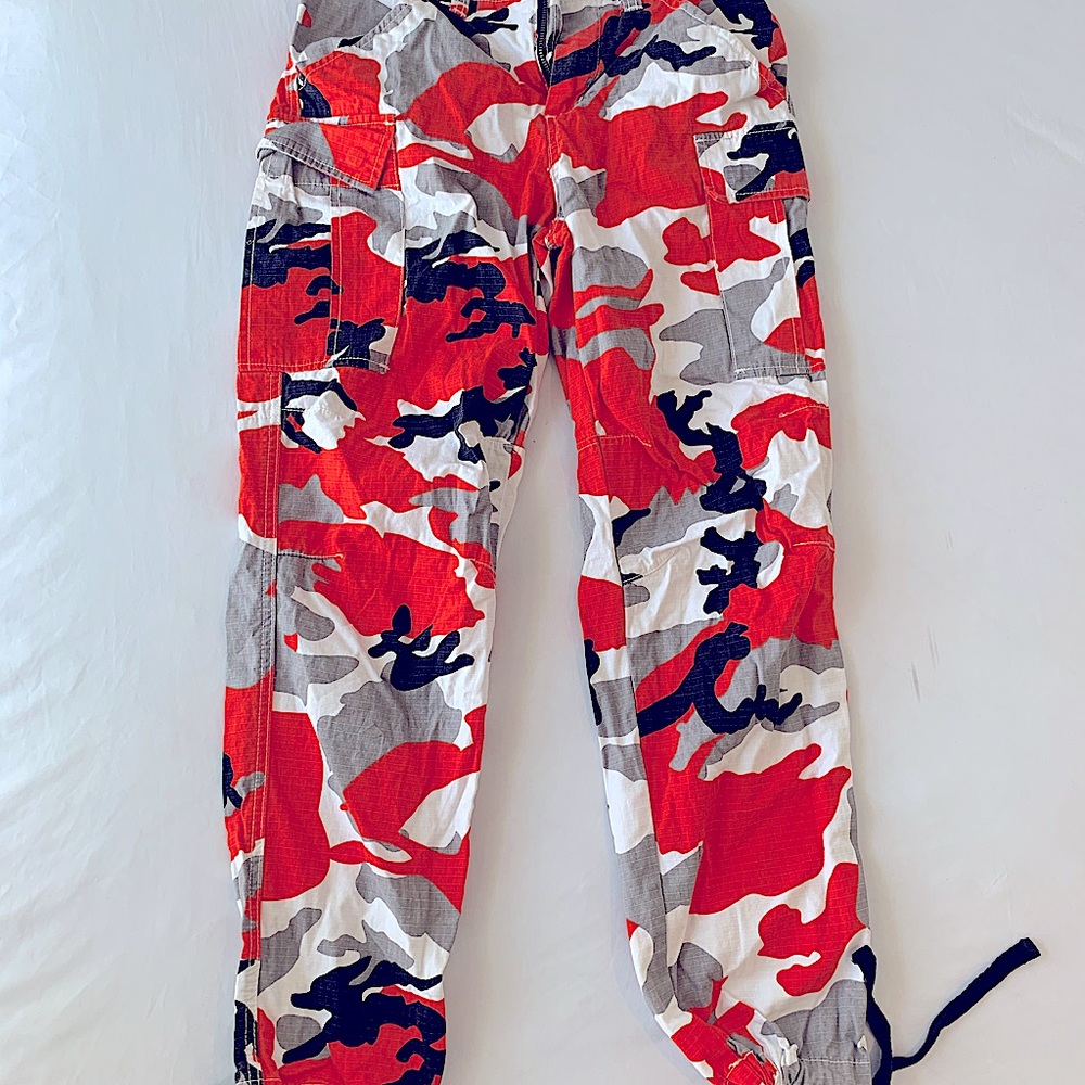 Camo print stretch cotton cargo pants